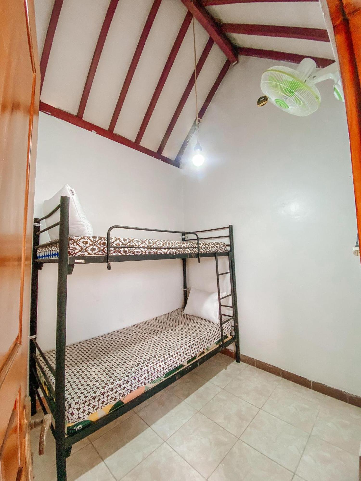 Hostel Laura'S Backpacker 523 Yogyakarta Exteriér fotografie