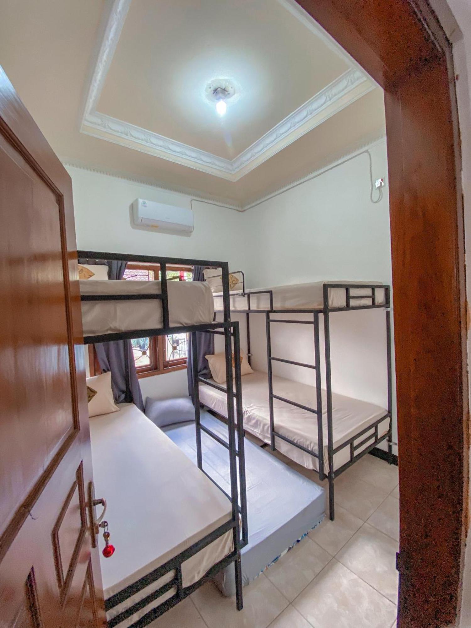 Hostel Laura'S Backpacker 523 Yogyakarta Exteriér fotografie